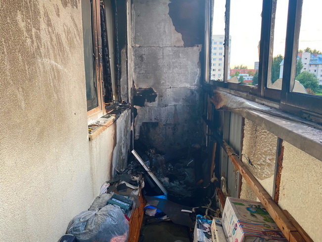В Десногорске спасатели оперативно ликвидировали возгорание на балконе