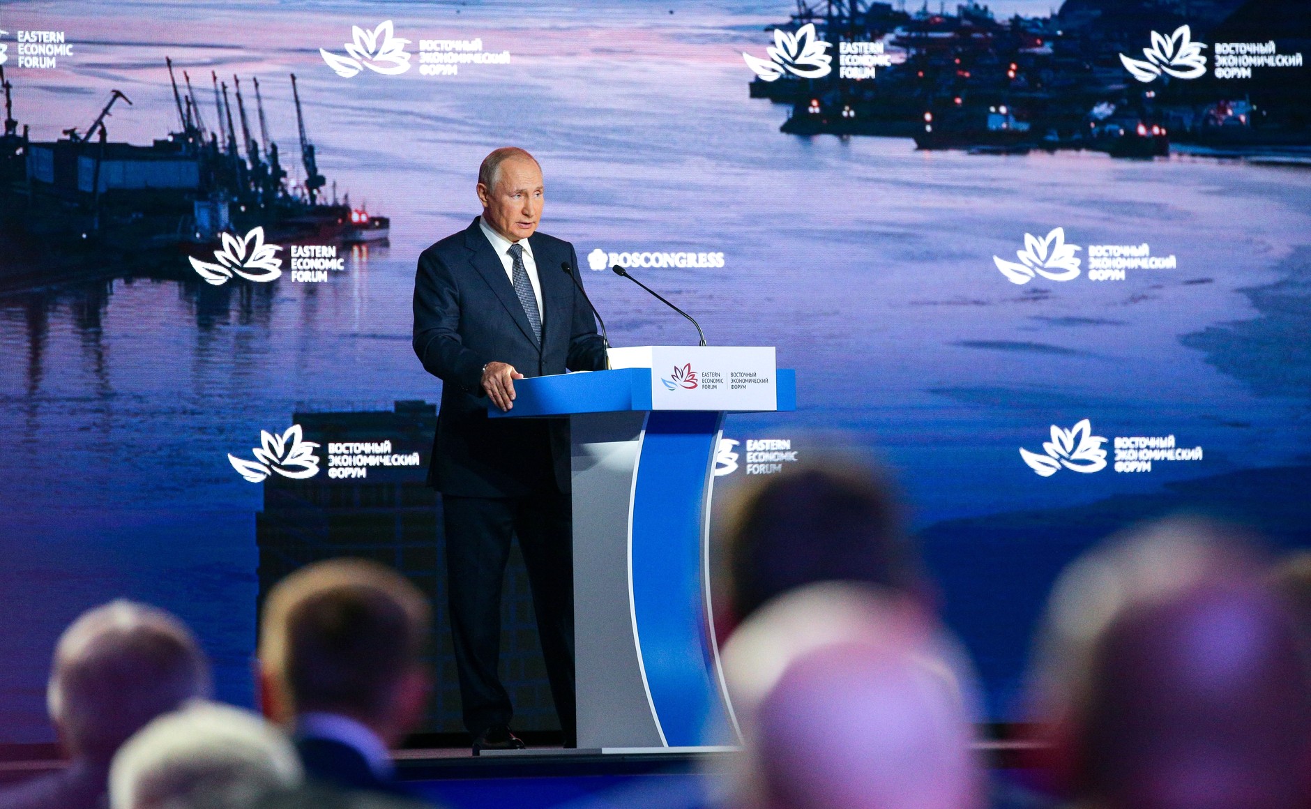 Владимир Путин предложил подготовить программу обновления городов Дальнего Востока