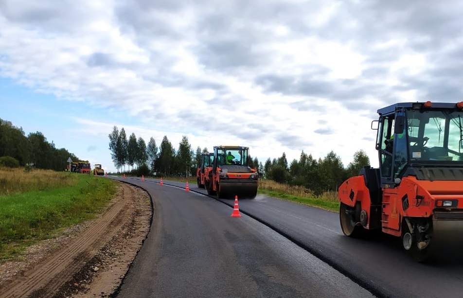 Ремонт дороги в Хиславичском районе продолжается 