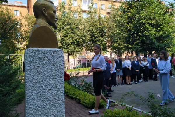 В Смоленске прошел торжественный митинг, посвященный 144-летию со дня рождения Феликса Дзержинского