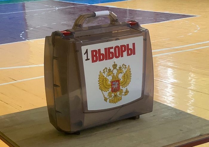 В отдельных регионах России завершилось голосование на выборах и приступили к подсчету голосов