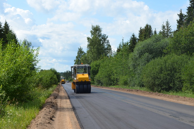 В Руднянском районе по нацпроекту ремонтируют дорогу к границе с Республикой Беларусь