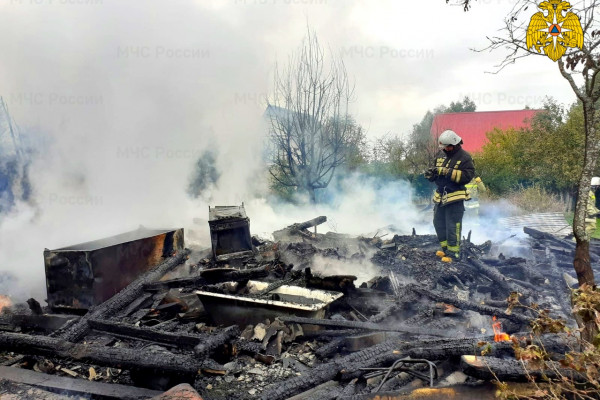 В Гагаринском районе дотла сгорел жилой дом