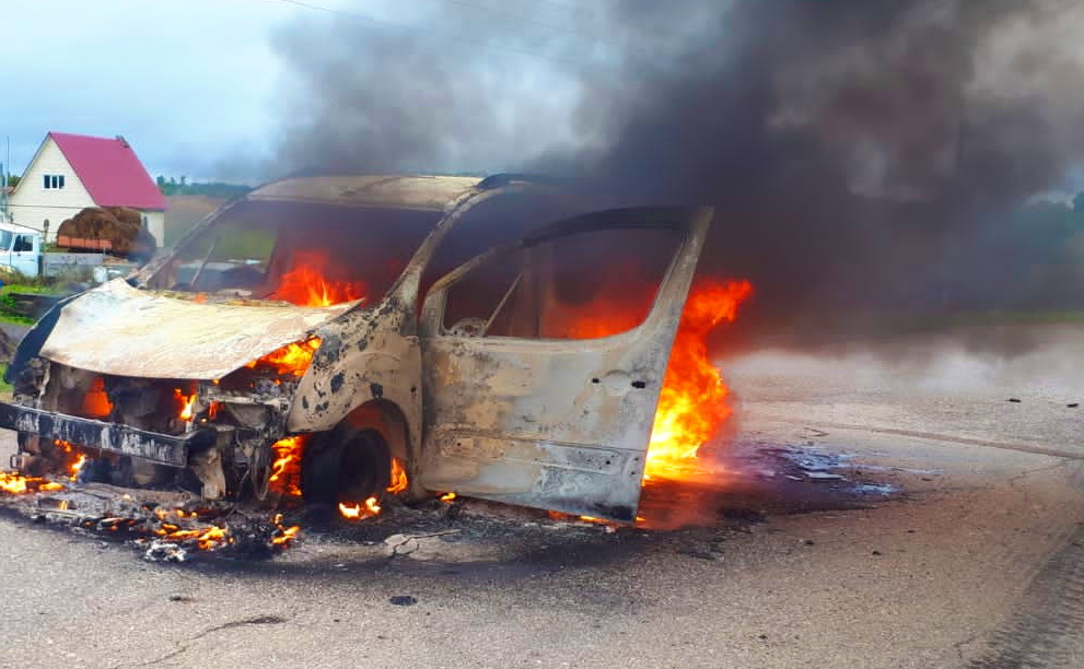 В Вяземском районе сгорел фургон «Peugeot Partner»