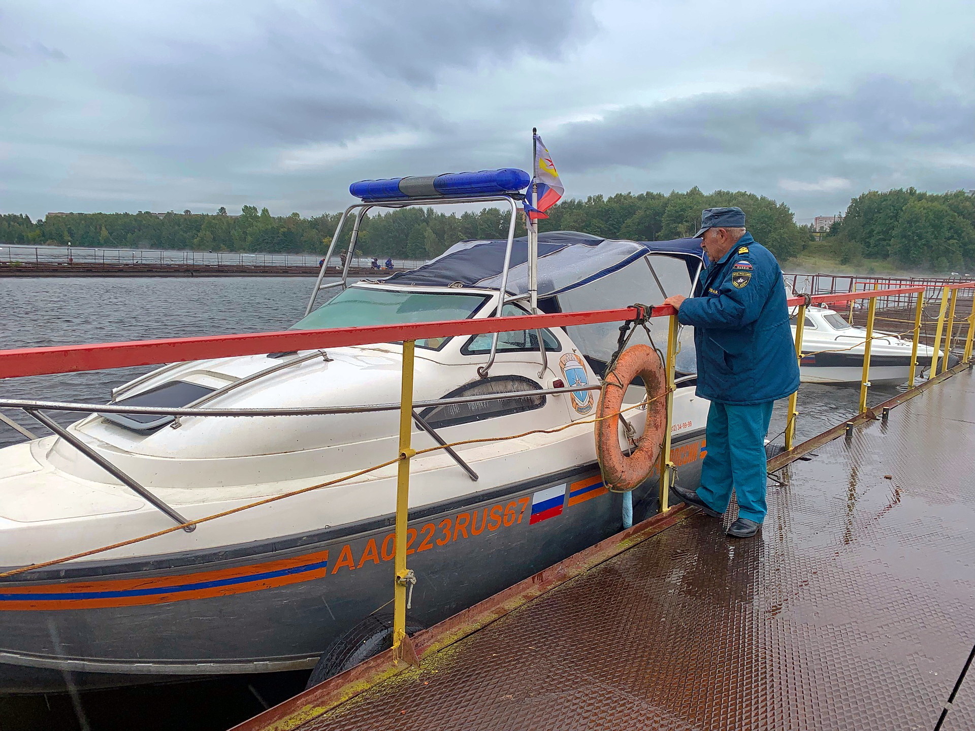 В Смоленской области любителям осенней рыбалки напомнили о правилах безопасности