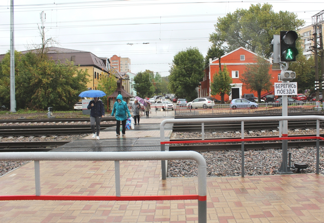 В Смоленске завершили реконструкцию пешеходного перехода через железнодорожные пути