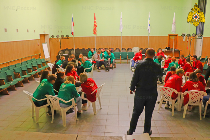 Смоленские спасатели провели занятие для участников Межнациональных сборов молодежи «Кривичи»