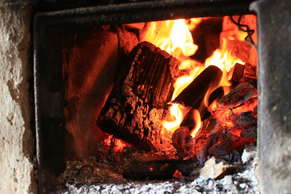 Смолянам напомнили, как снизить опасность возникновения пожара при использовании печного отопления