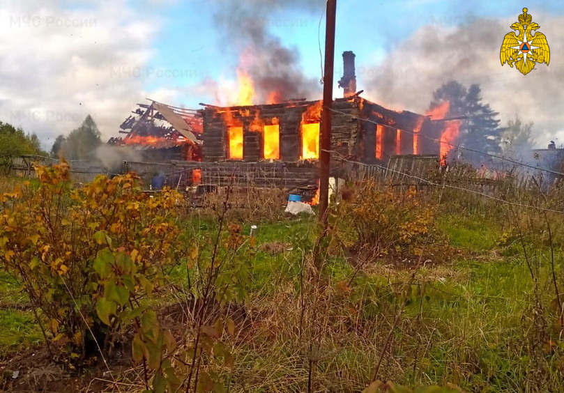 Глава сельского поселения в Холм-Жирковском районе спас хозяйку загоревшегося дома