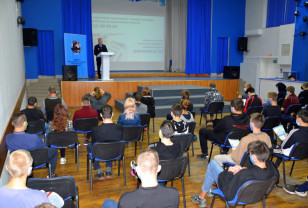 В Смоленске полицейские рассказали студентам о вреде наркотиков