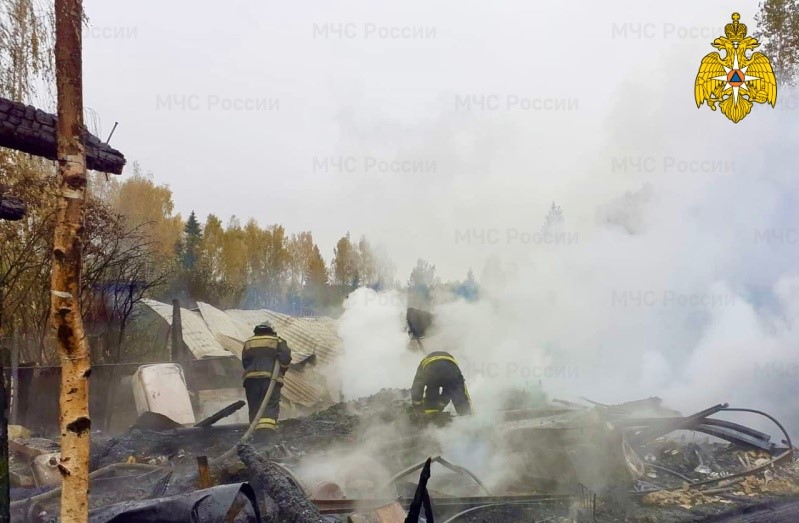 В Гагаринском районе сгорели жилой дом и сарай
