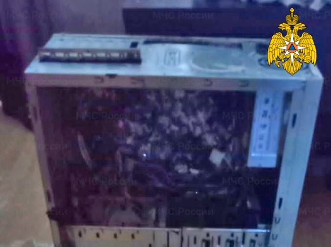 В Вязьме в квартире на улице Воинов-Интернационалистов вспыхнул компьютер