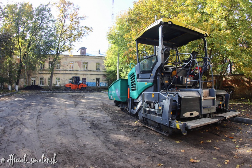 В Смоленске продолжают ремонт дворов
