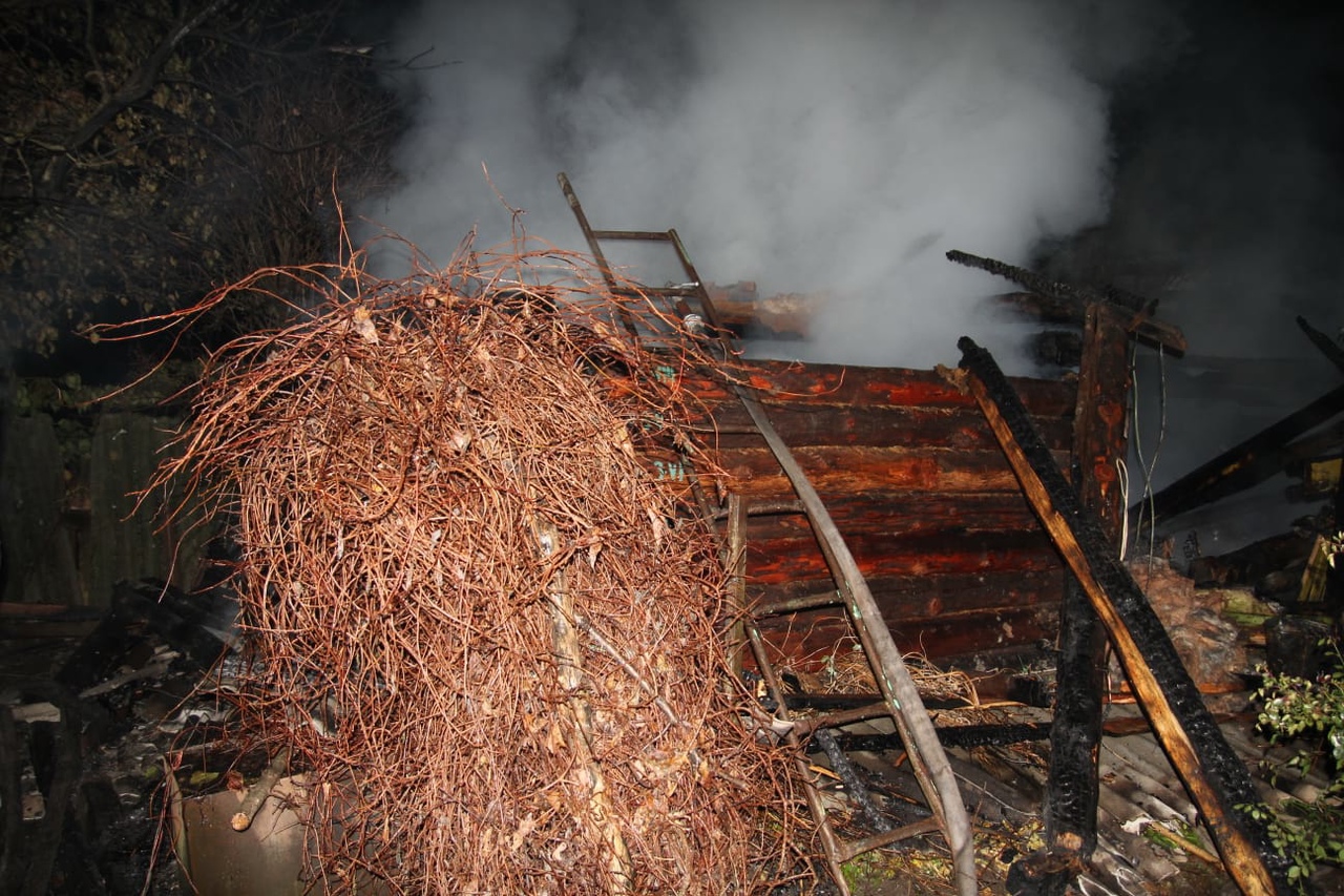 Ночью в Духовщинском районе сгорела баня