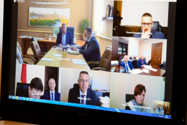 В администрации региона обсудили проблему размещения незаконно установленных торговых объектов в Смоленске