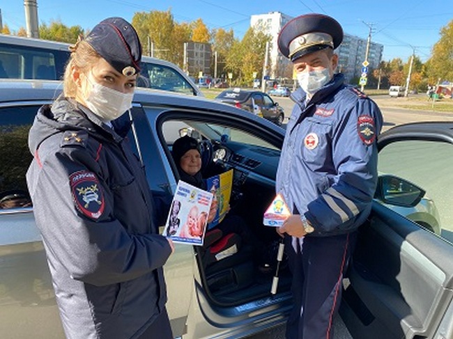 В Смоленске автомобилистам напомнили о правилах перевозки детей