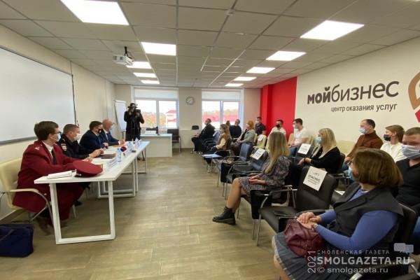 В Смоленске обсудили антиковидные меры с представителями сферы торговли 