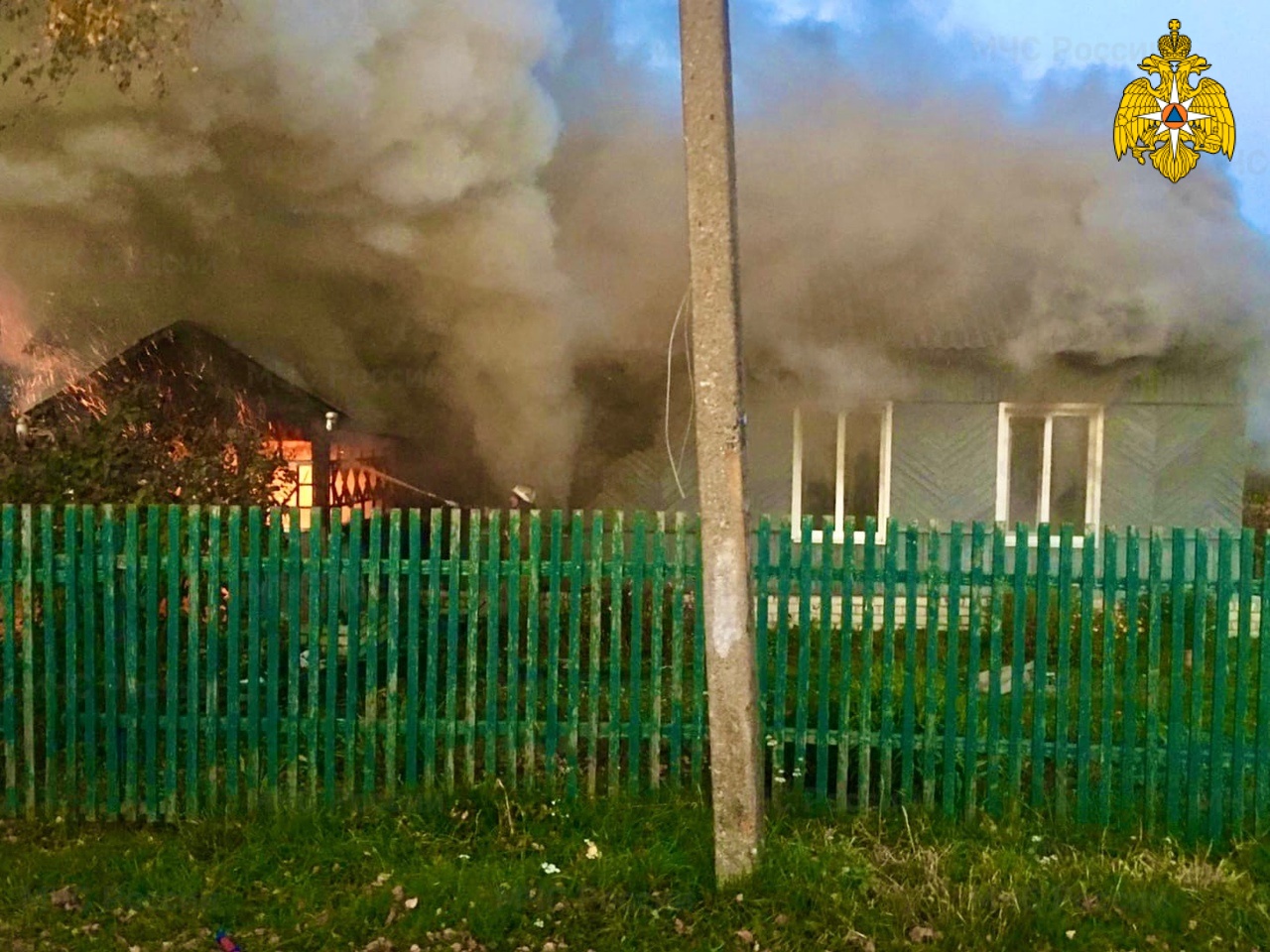 В деревне Петрово Рославльского района горел частный дом