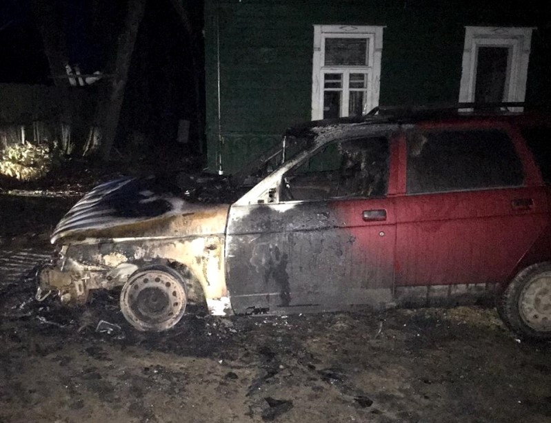 Ночью в Смоленском районе горели две легковушки