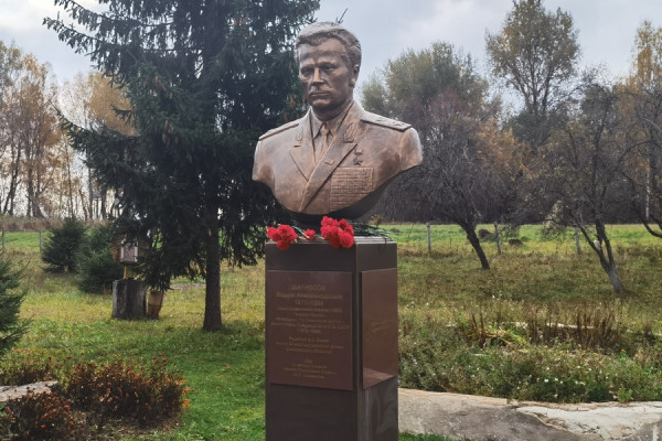 В Смоленской области отметили 104-ю годовщину со дня рождения Героя Советского Союза Вадима Матросова