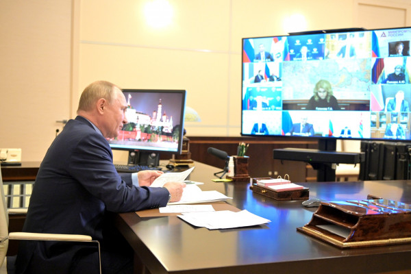 Владимир Путин поддержал предложение ввести нерабочие дни с 30 октября по 7 ноября 
