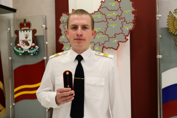 В Смоленске молодым сотрудникам органов внутренних дел присвоили первые звания