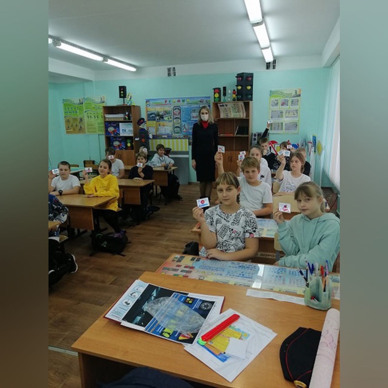 В школе Сафонова прошел урок-викторина «Для всех без исключения, есть правила движения»