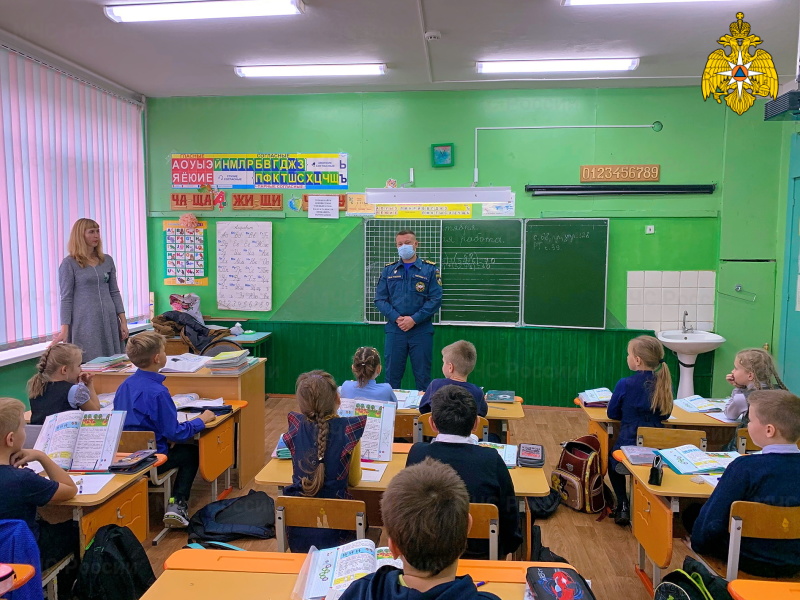 В Рославле школьникам рассказали о мерах безопасности и правилах поведения на водоемах