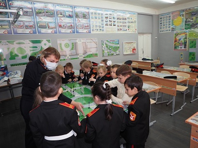 В Гагарине в школе открыли новый кабинет безопасности дорожного движения