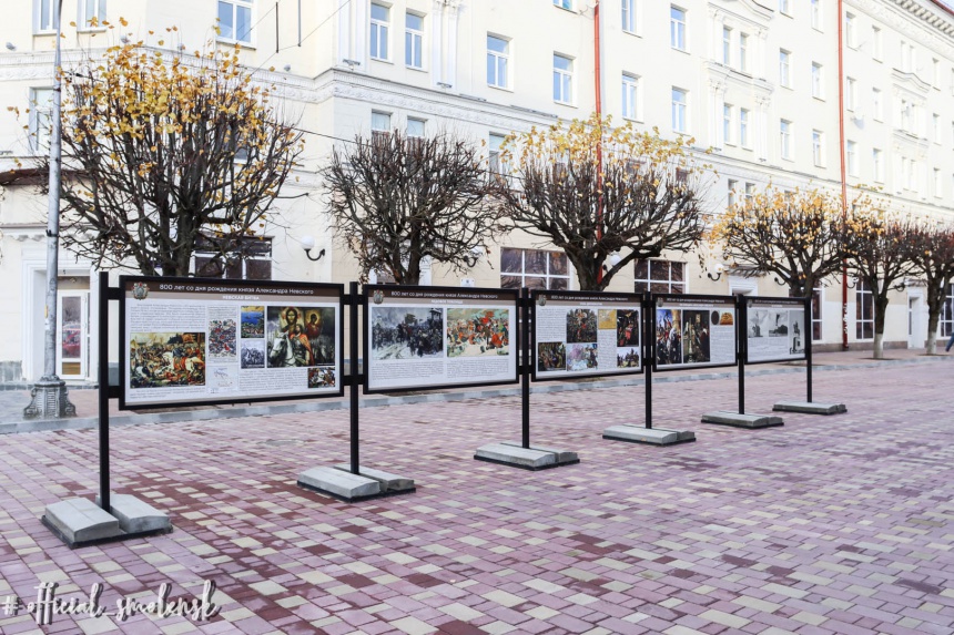 В Смоленске открылась уличная выставка к 800-летию со дня рождения князя Александра Невского