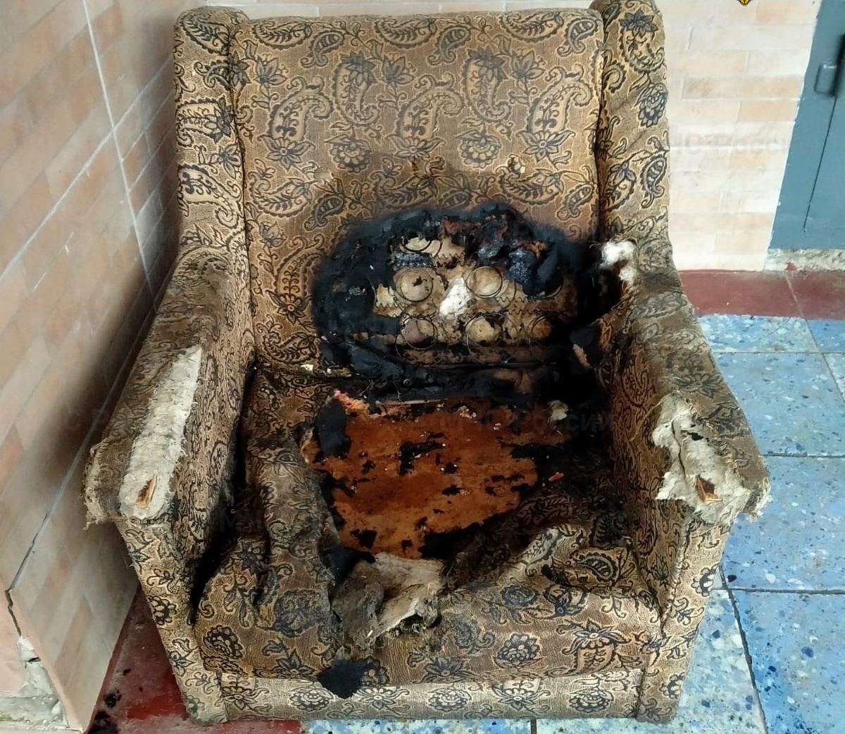 В Ярцеве загоревшееся кресло едва не стало причиной крупного пожара
