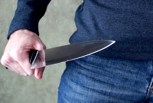В Смоленске в ходе ссоры мужчина несколько раз ударил ножом знакомого