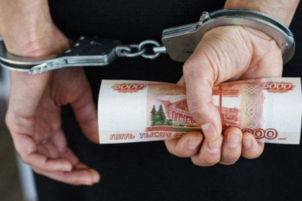 В Смоленске иностранцу грозит суд за дачу взятки сотруднику полиции