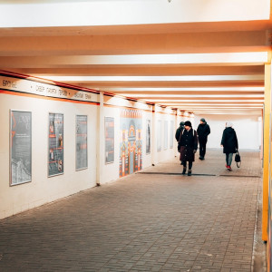 Стены «подземки» в центре Смоленска превратили в выставочный зал