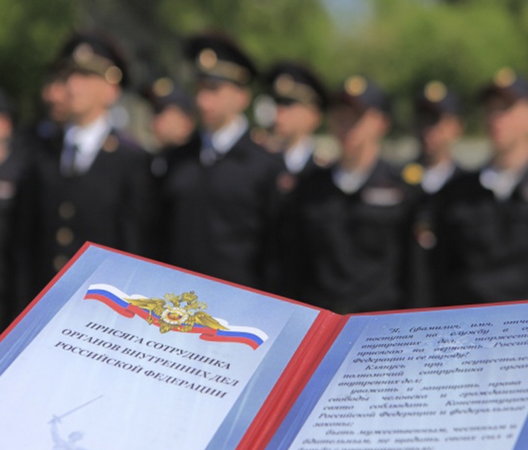 Алексей Островский поздравил сотрудников и ветеранов органов внутренних дел с праздником