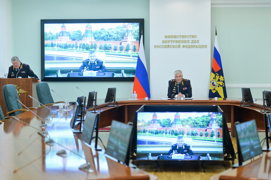 Владимир Колокольцев провел торжественную церемонию в честь Дня сотрудника органов внутренних дел РФ