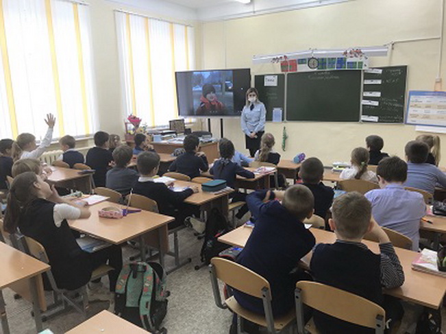 В школах Смоленска проходят уроки дорожной безопасности