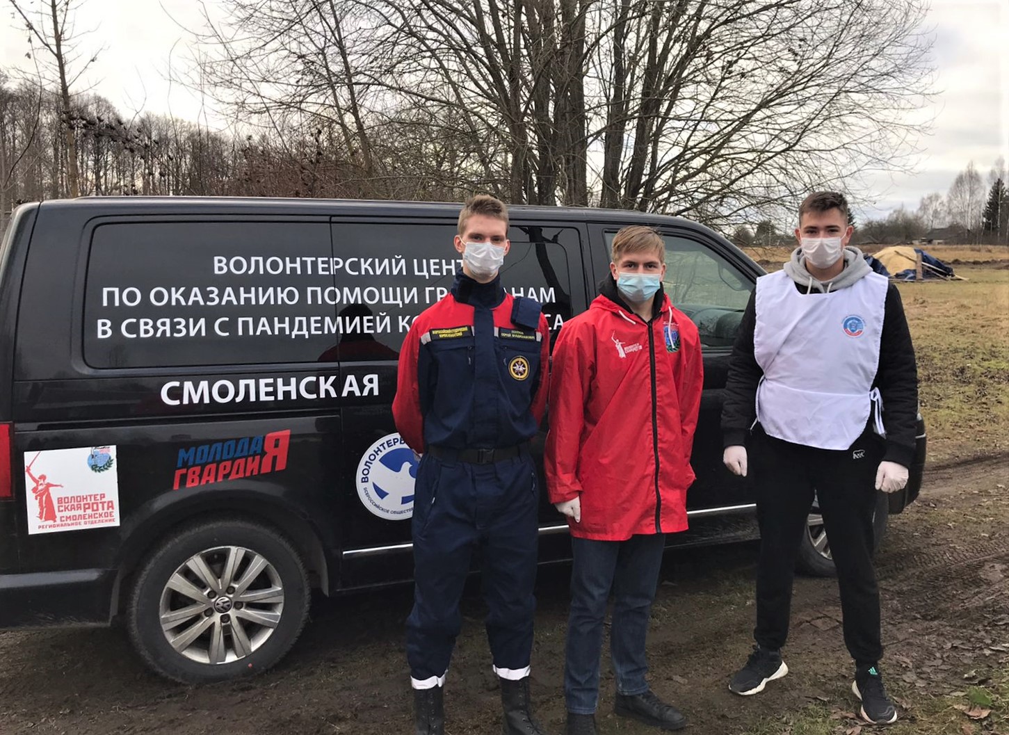 Волонтеры помогли многодетной семье погорельцев из Монастырщинского района