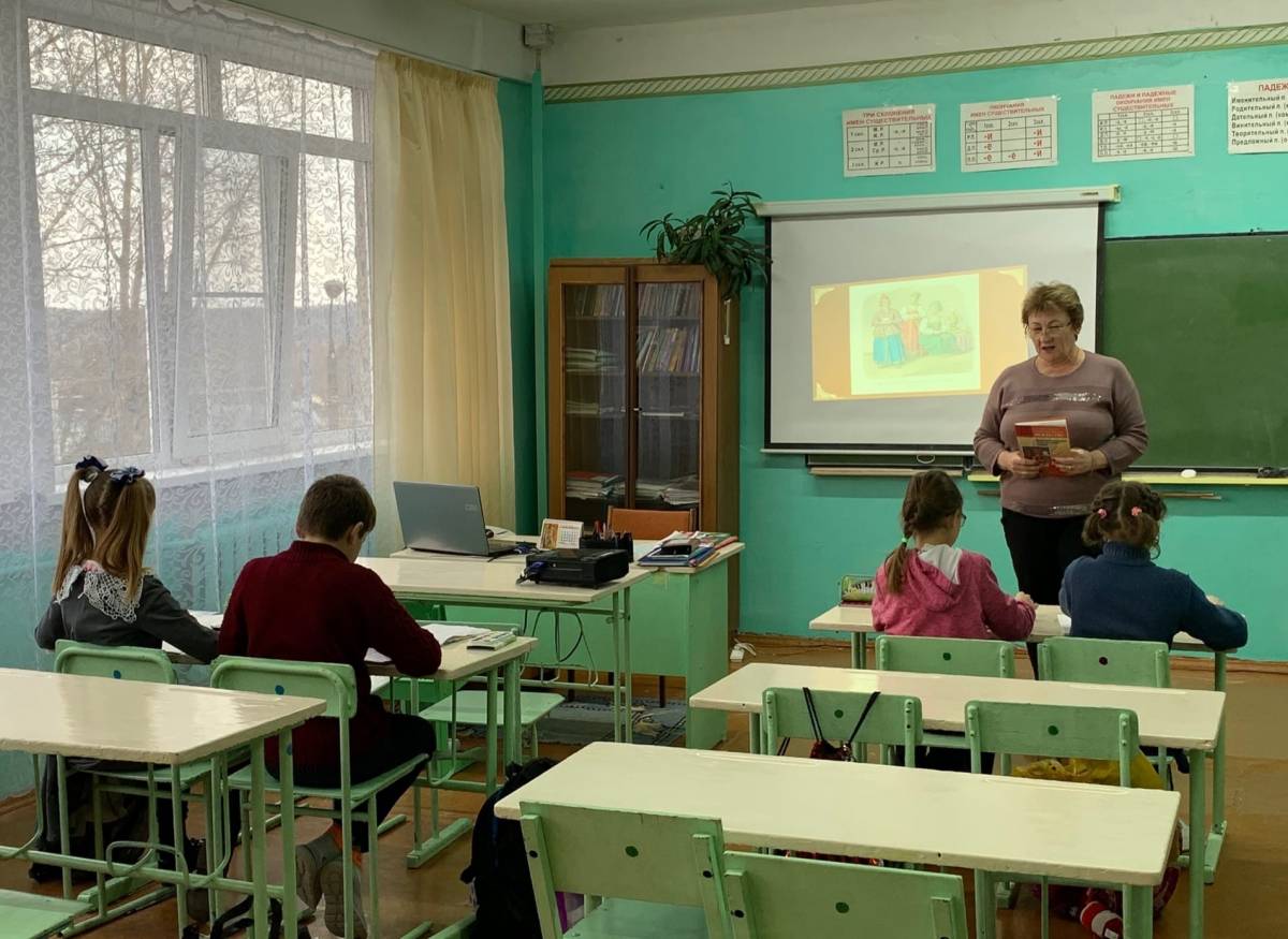 В школе Ярцевского района заменили окна и установили новую плиту