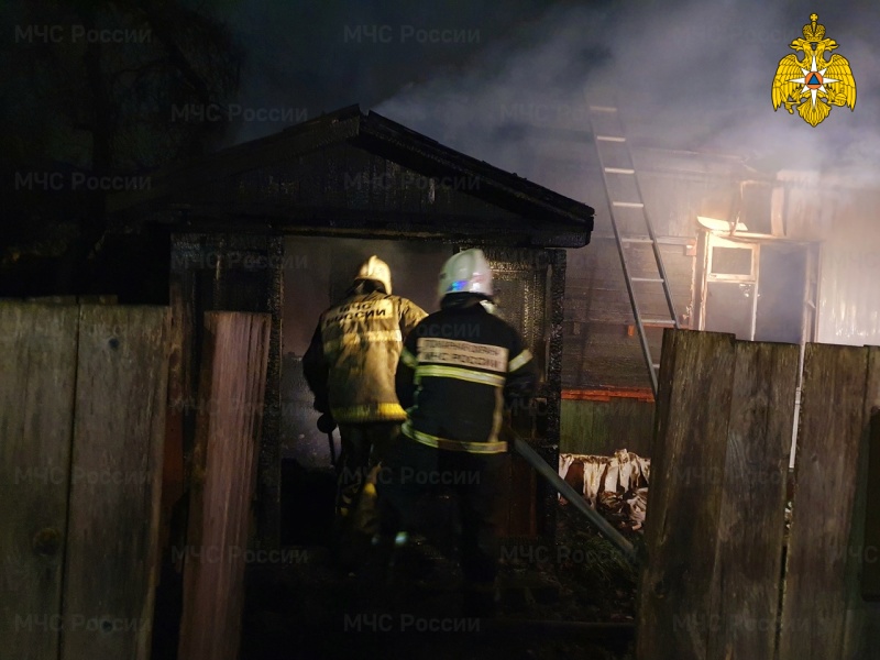 Ночью в Рославле горел жилой дом