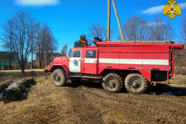 Смоленских добровольцев за неделю 3 раза привлекли к тушению пожаров