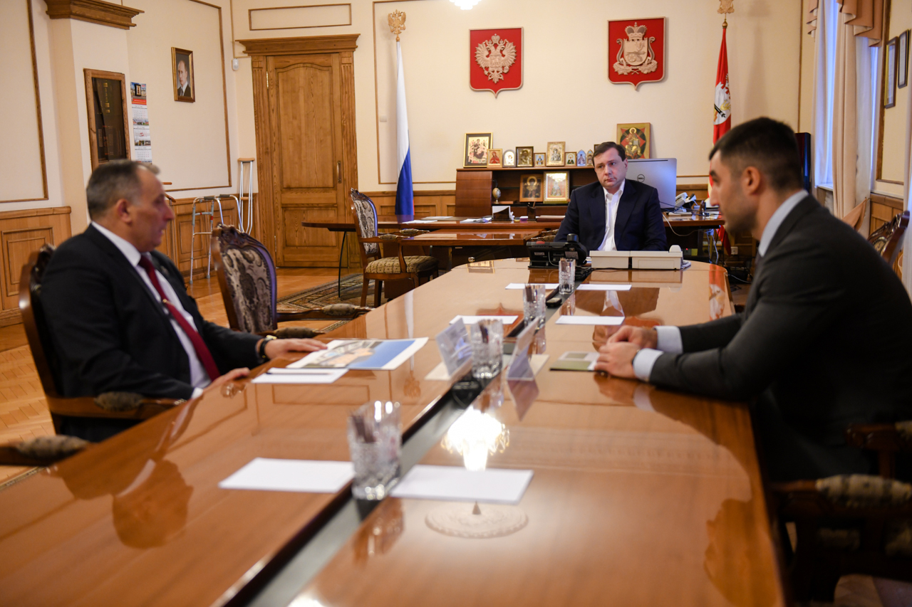 Губернатор провел рабочую встречу с ректором Смоленского государственного университета спорта 