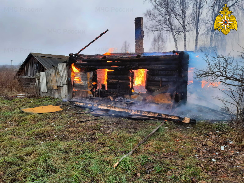 Стали известны подробности пожара в Краснинском районе в деревне Крюково