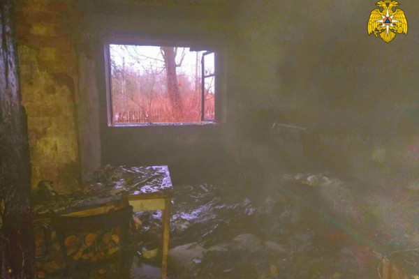 В Смоленском районе в многоквартирном доме случился пожар