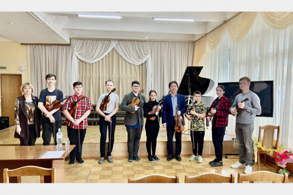 Мадат Худайберганов провел мастер-класс для юных смоленских музыкантов