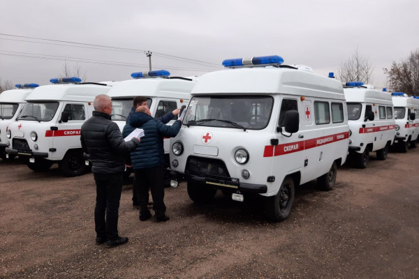 Больницы Смоленской области получили 16 новых «скорых» 