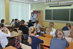 В Смоленске госавтоинспекторы провели мастер-класс по изготовлению световозвращателей