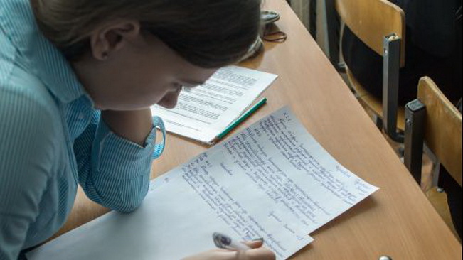 В Смоленской области более 3700 одиннадцатиклассников написали итоговое сочинение