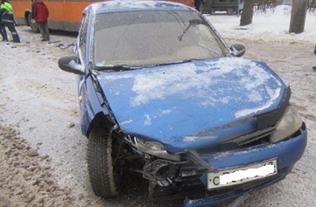 В Смоленске в аварии пострадал водитель «ВАЗа»