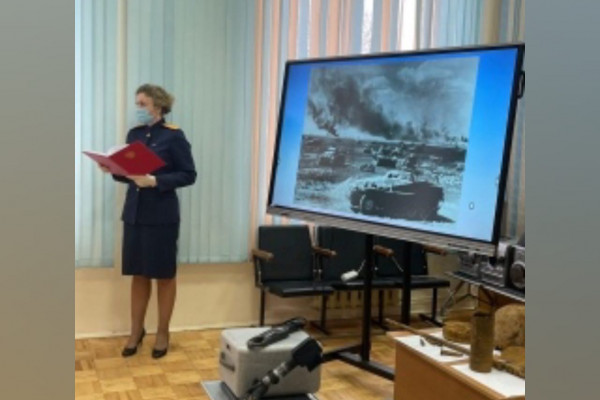Сотрудники регионального СУ СК России провели урок мужества в смоленской школе